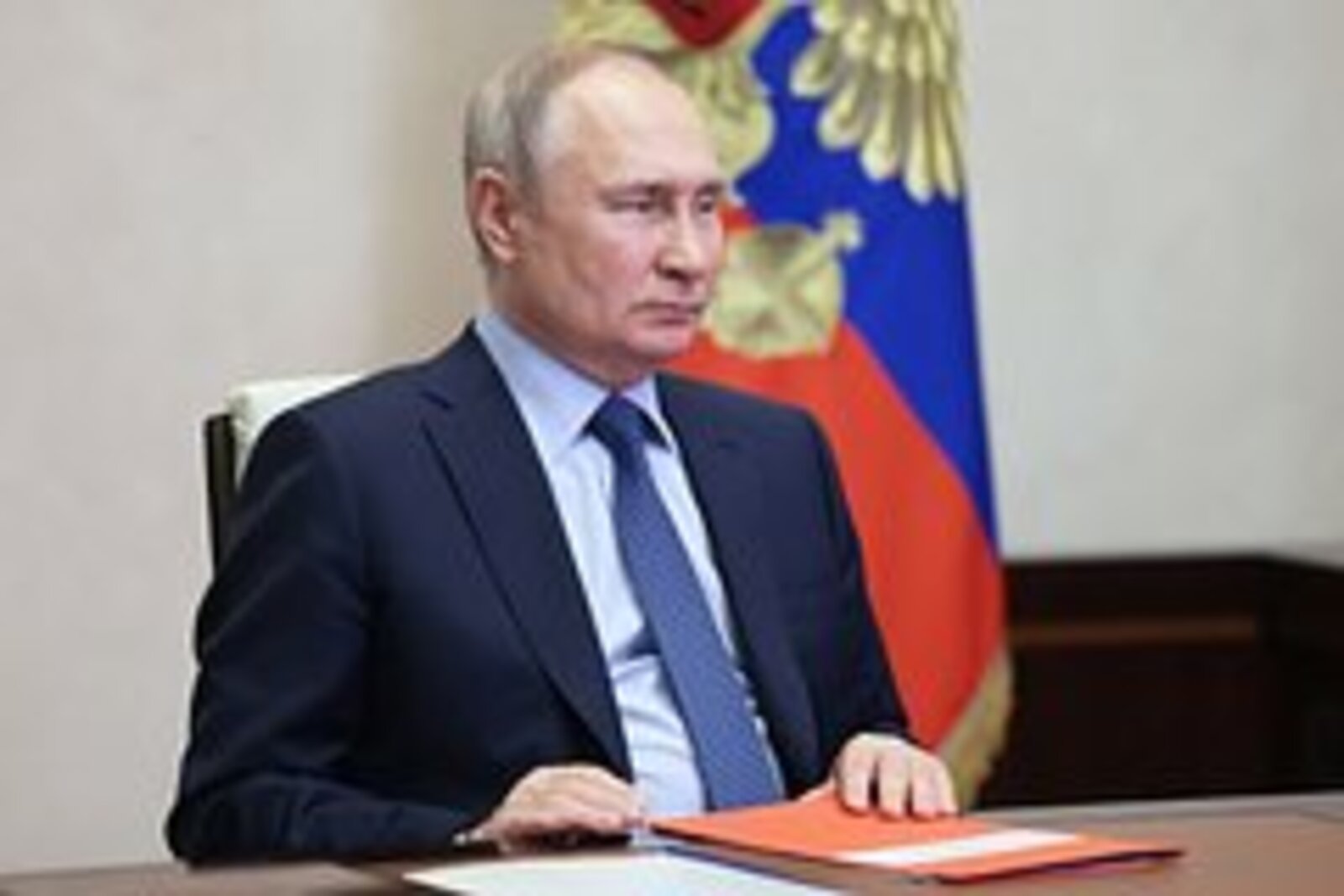 Владимир Путин начал оглашать послание Федеральному собранию