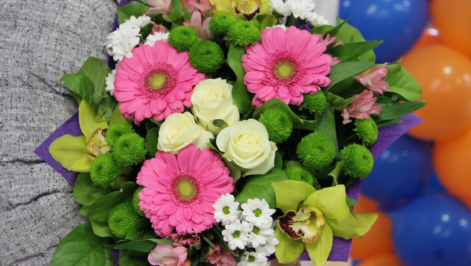 В Башкирии сотрудницу театра обманули на миллион рублей при доставке цветов