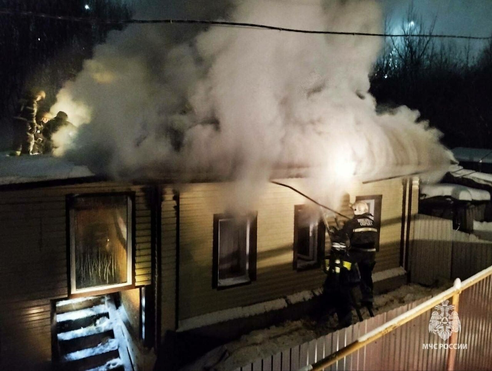 В Уфе при пожаре в частном доме погибла женщина