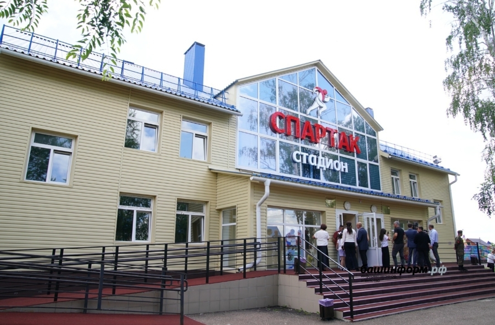 Глава Башкирии оценил реконструкцию крупнейшего стадиона Мелеуза