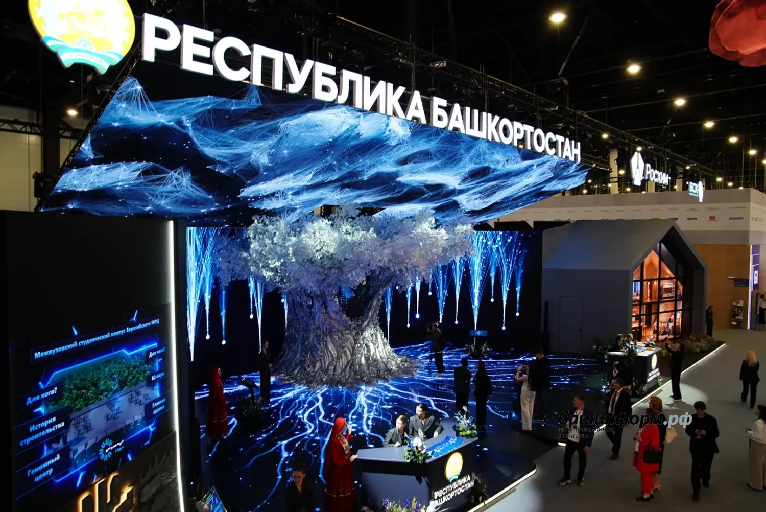 На ПМЭФ Башкирия поразила гостей необычным «говорящим деревом».