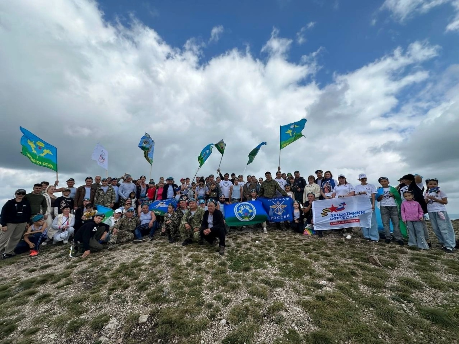 В Башкирии ветераны СВО отметили 95-летие ВДВ у подножия Торатау