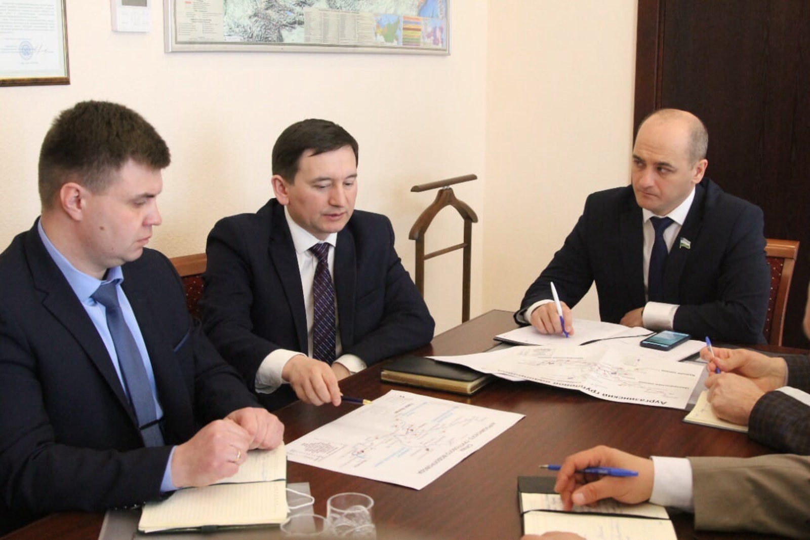 Депутат Курултая Башкирии Рустам Ишмухаметов решает вопрос по строительству  толбазинского водопровода