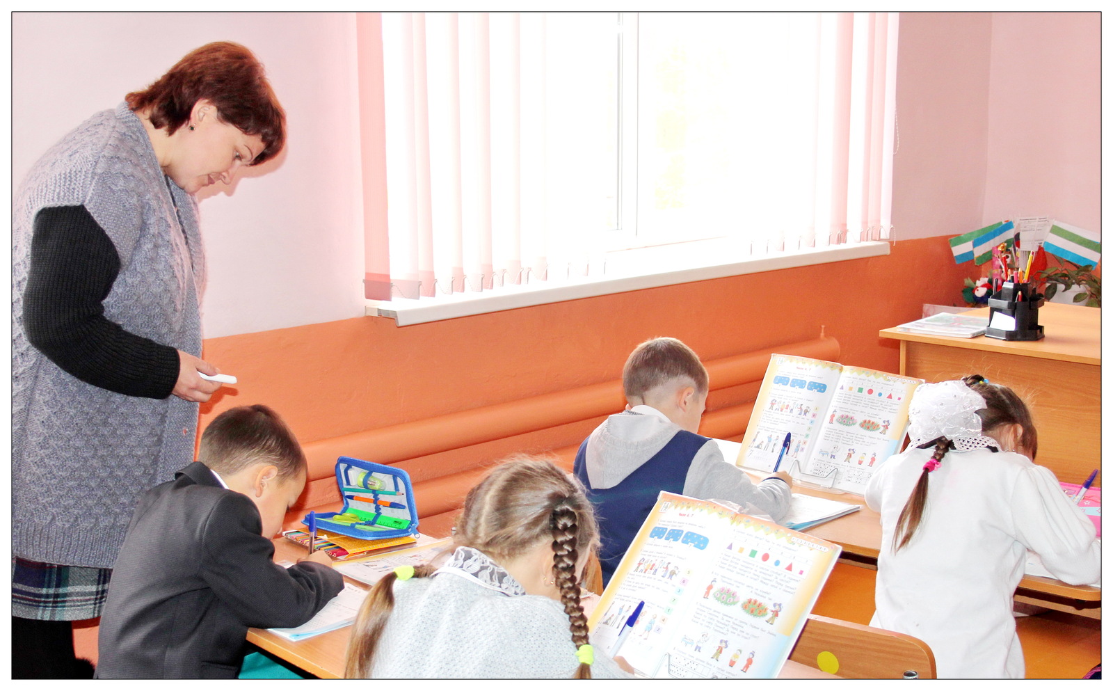 Путин поручил уменьшить количество контрольных работ для школьников