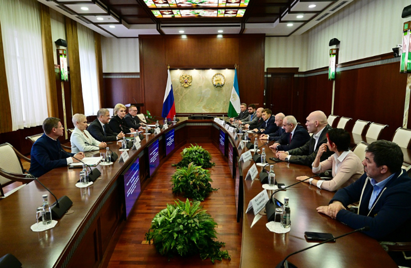 Радий Хабиров встретился с гостями Общественной премии «Молодость нации»