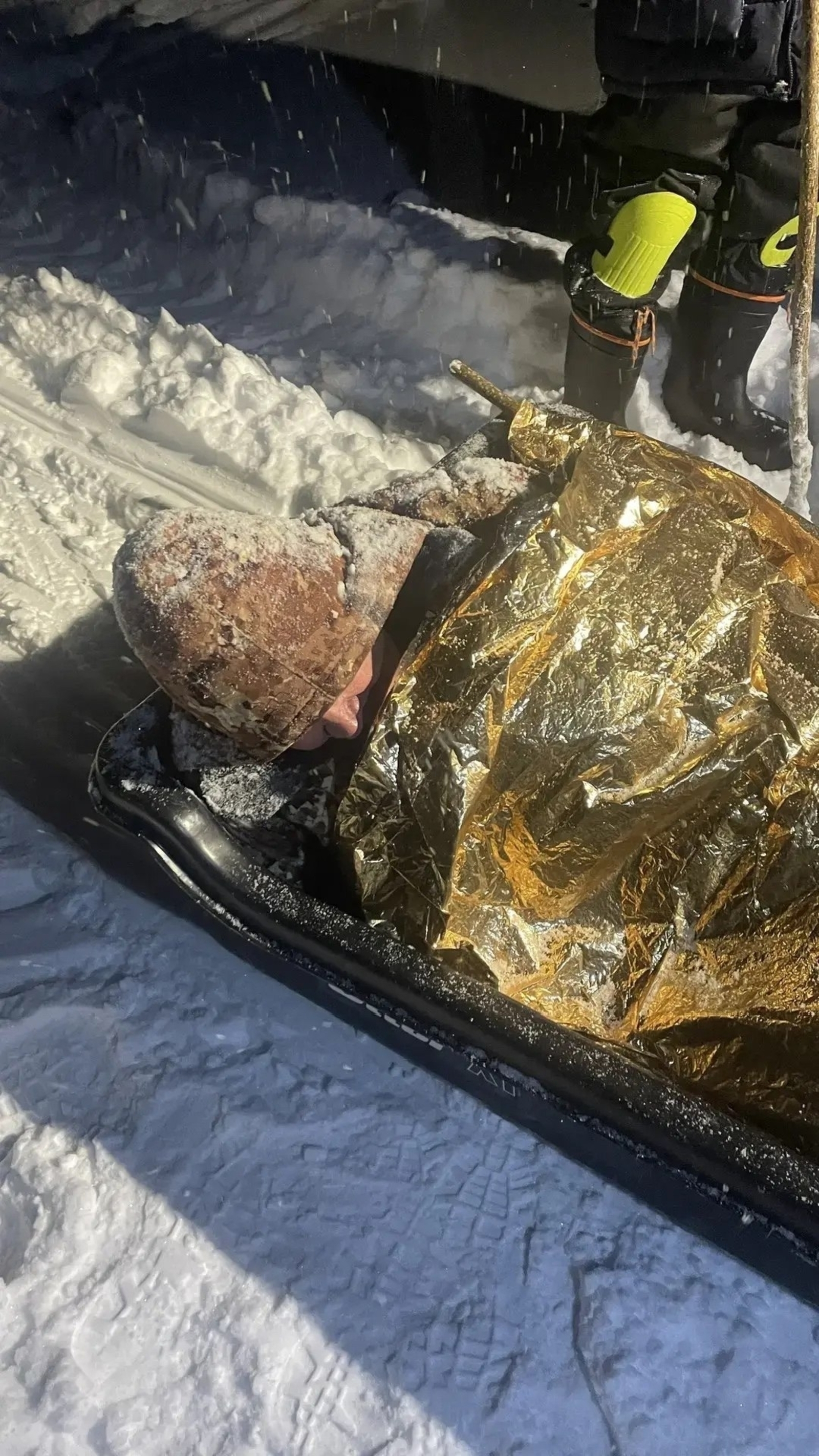 В Башкирии спасли замерзающего рыбака