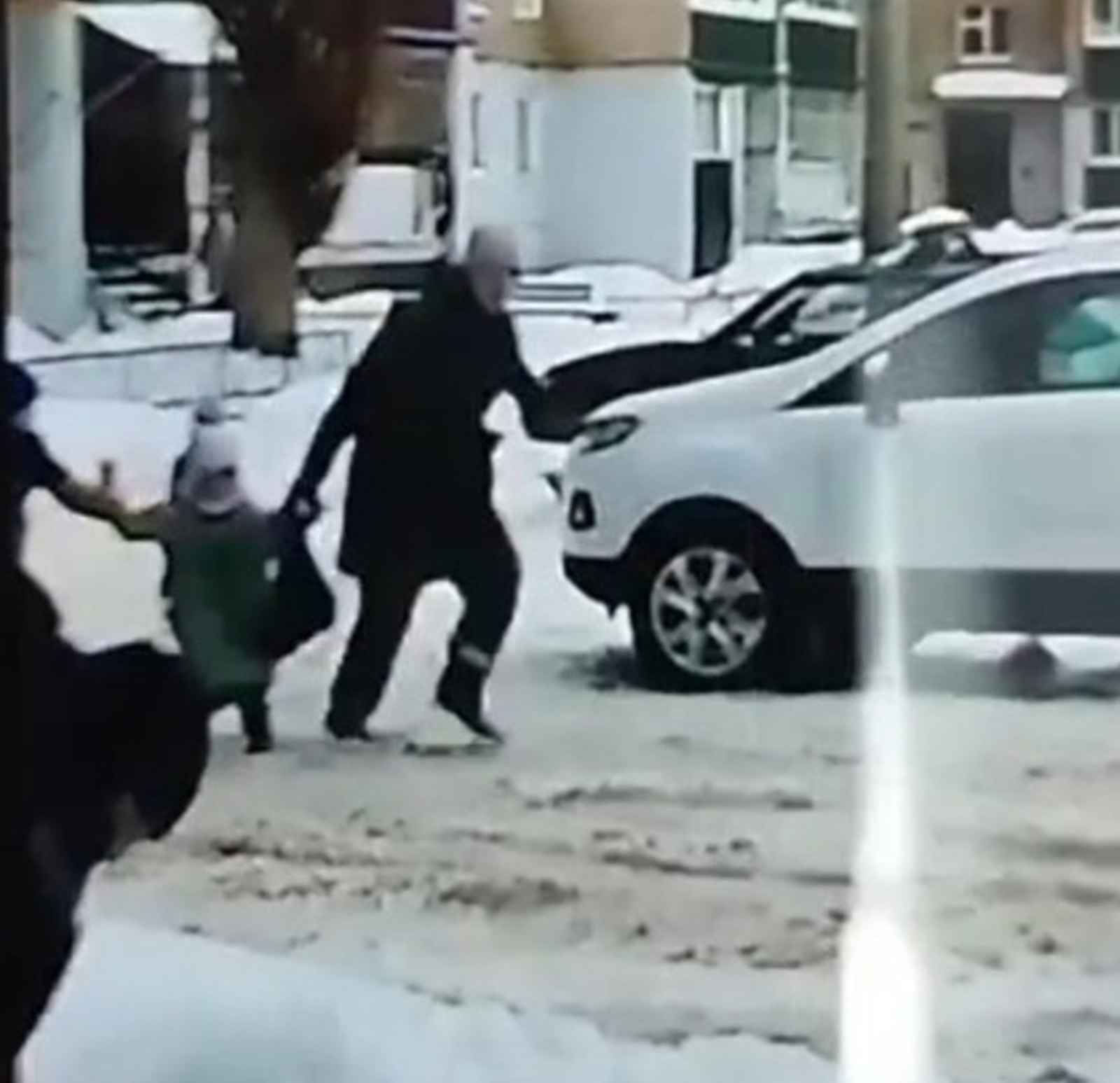 В Башкирии ищут мужчину, пытавшегося украсть на улице ребенка