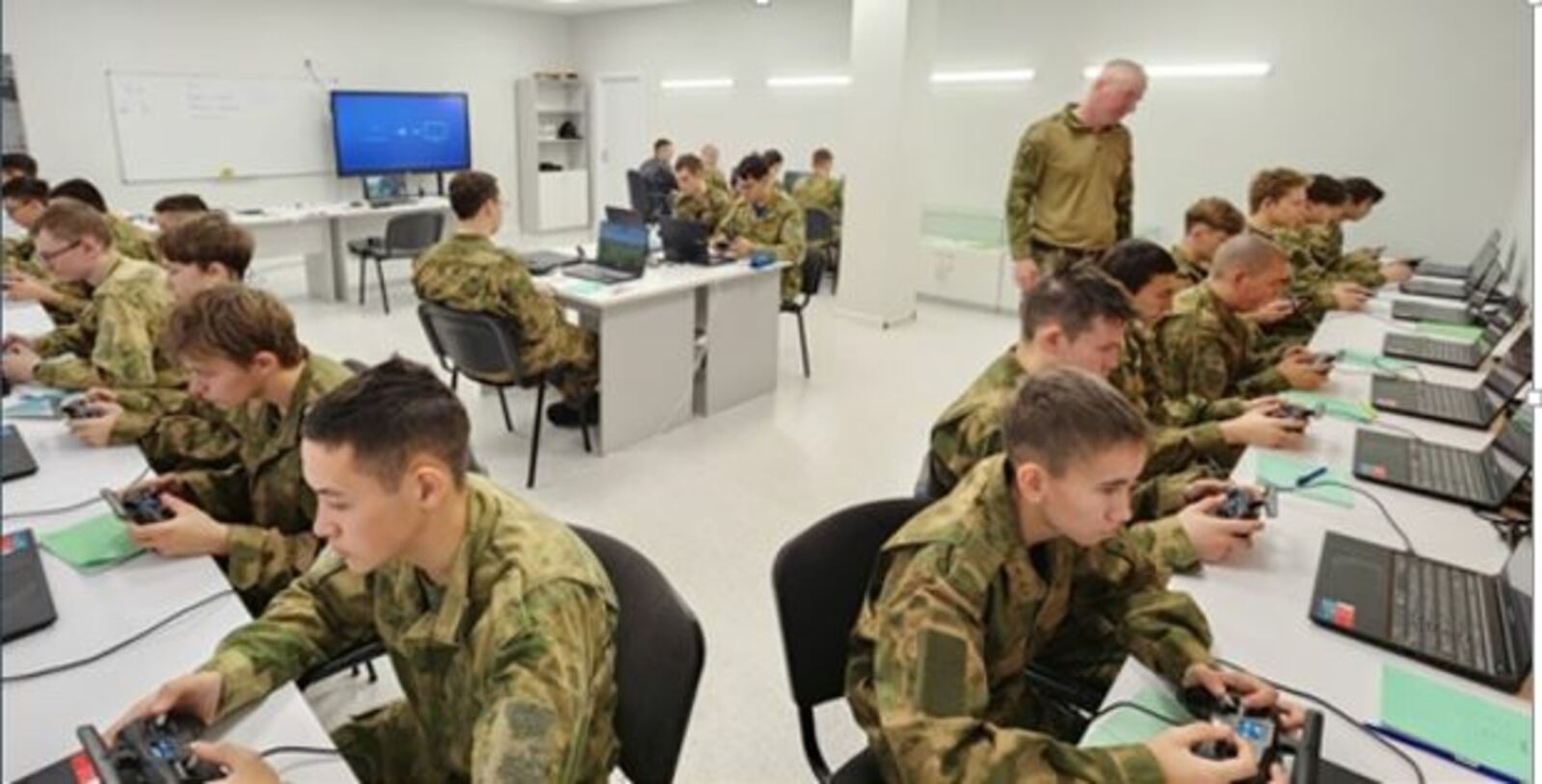 879 школ Башкирии получат новое оборудование для кабинетов музыки, ИЗО и физики