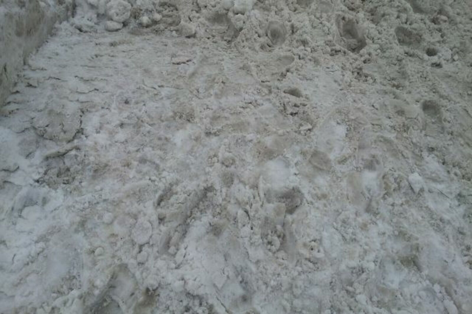 В минэкологии Башкирии пояснили, почему в республике выпал серый снег