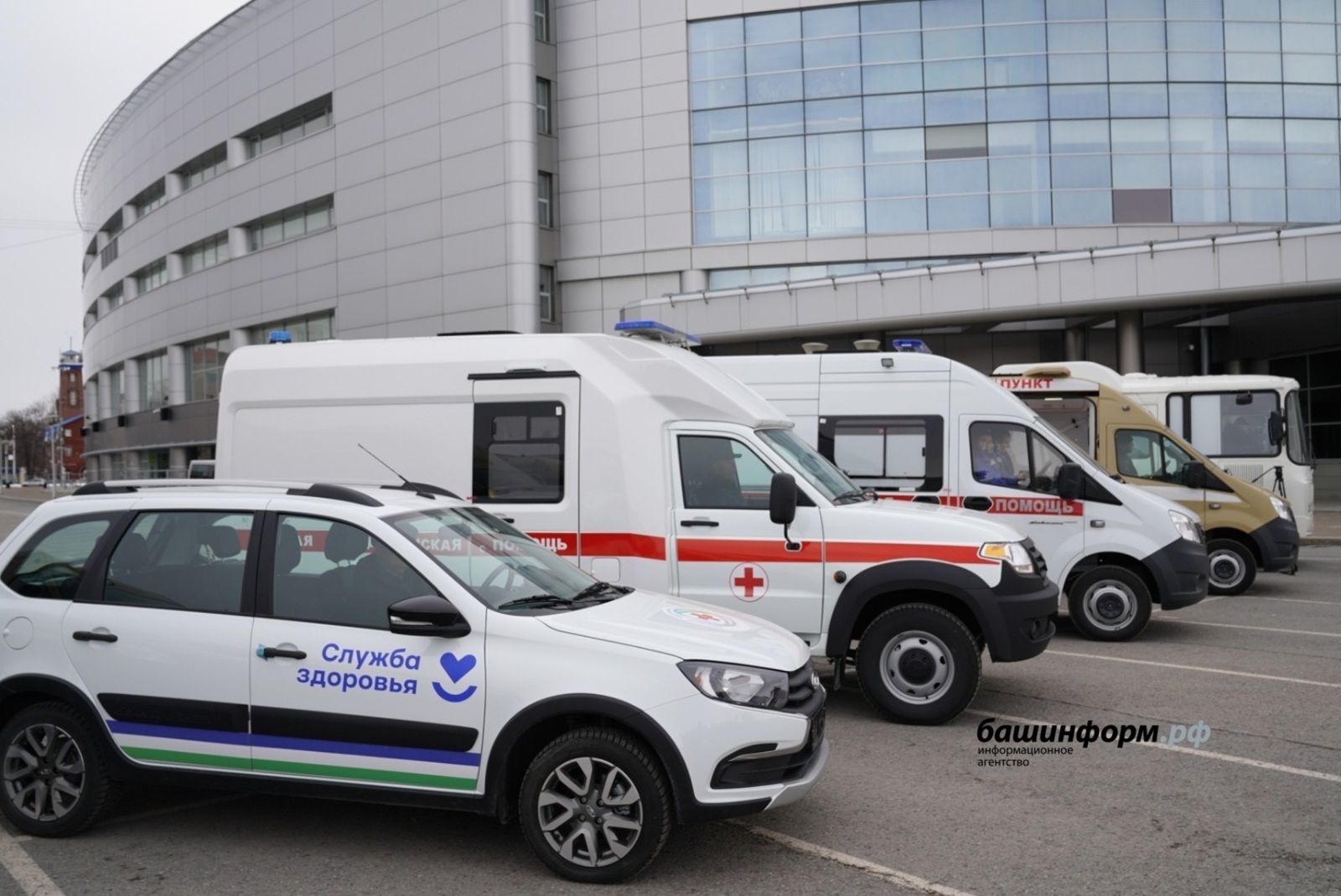 Больницы и поликлиники Башкирии получили 65 новых автомобилей