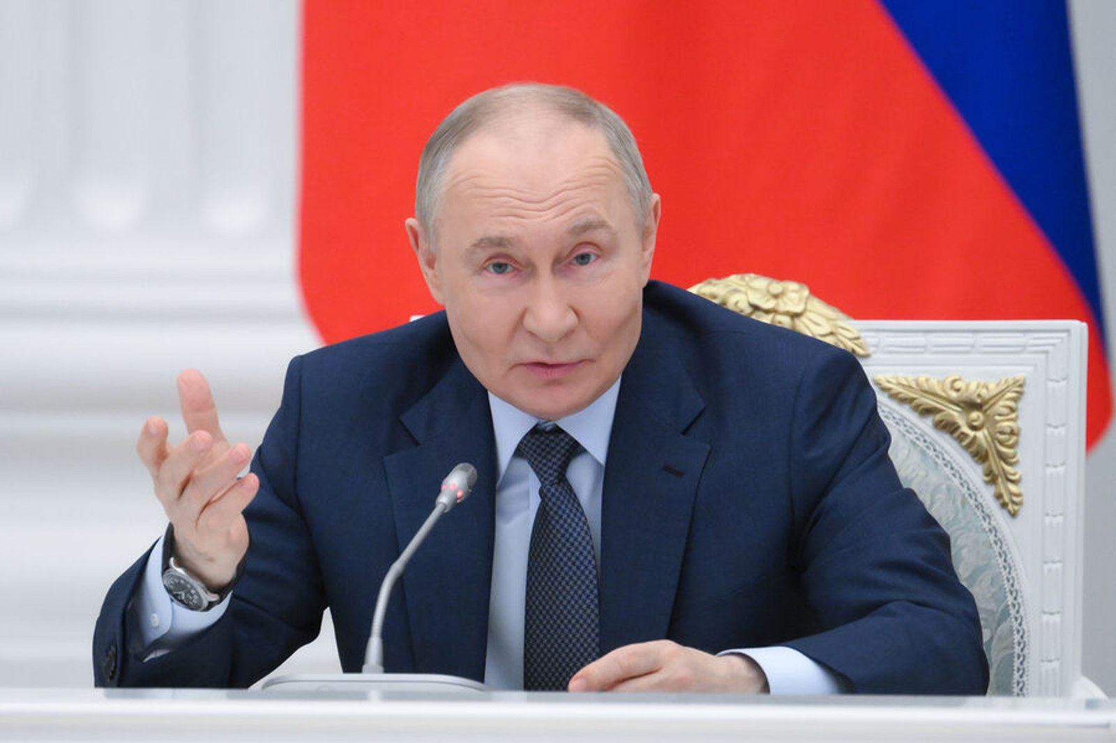 Путин по видеосвязи принял участие в открытии молодёжных центров в регионах