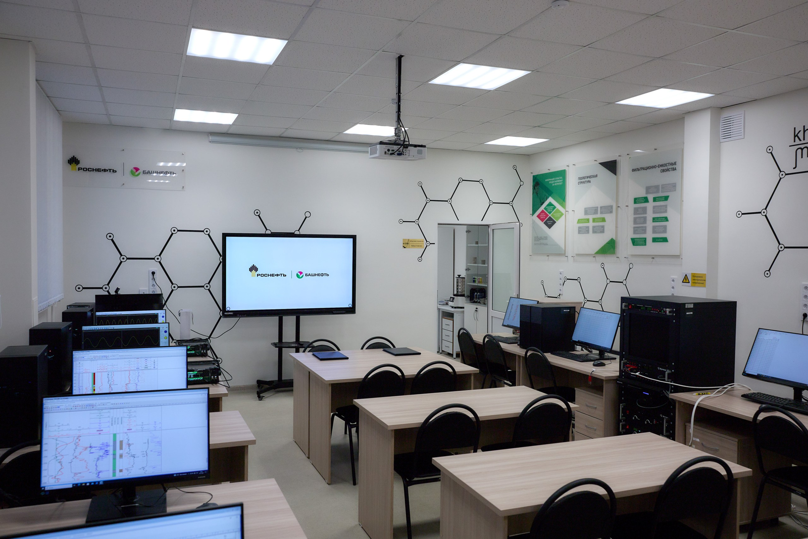 УГНТУ получил от «Башнефти» новую лабораторию