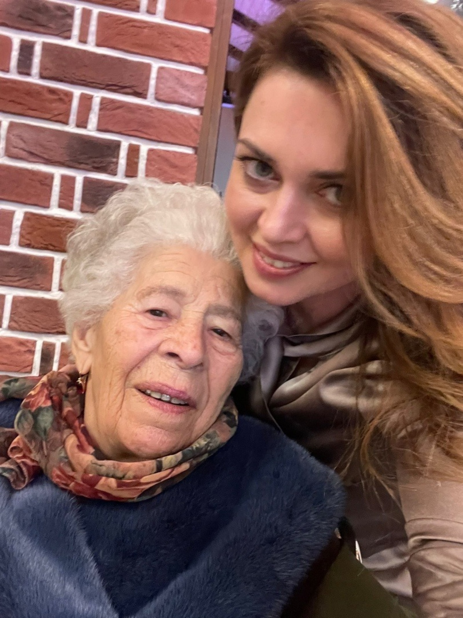 Каринэ Хабирова поздравила свою бабушку с 90-летним юбилеем