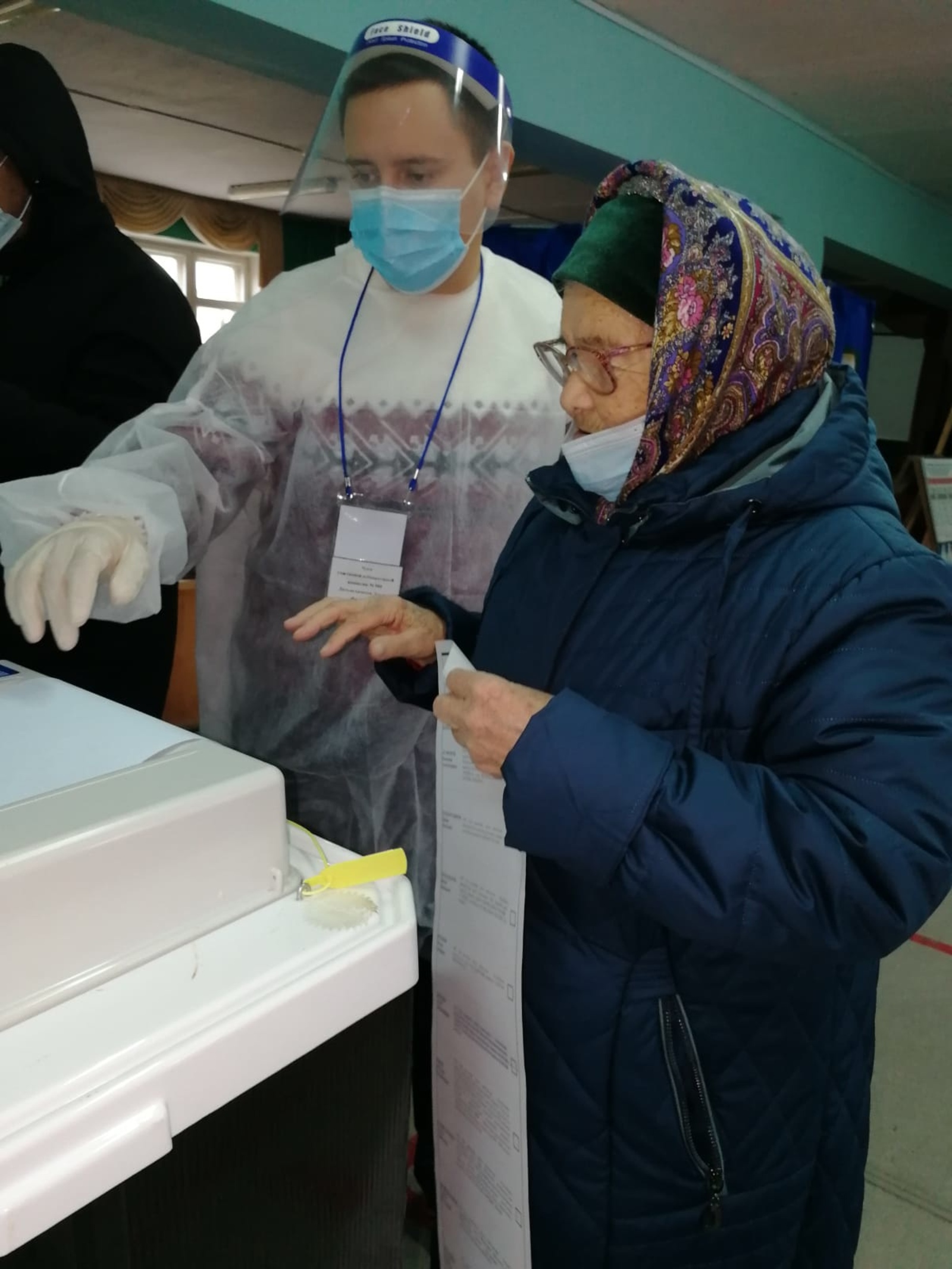 90-летняя толбазинка проголосовала одной из первых на своем избирательном участке