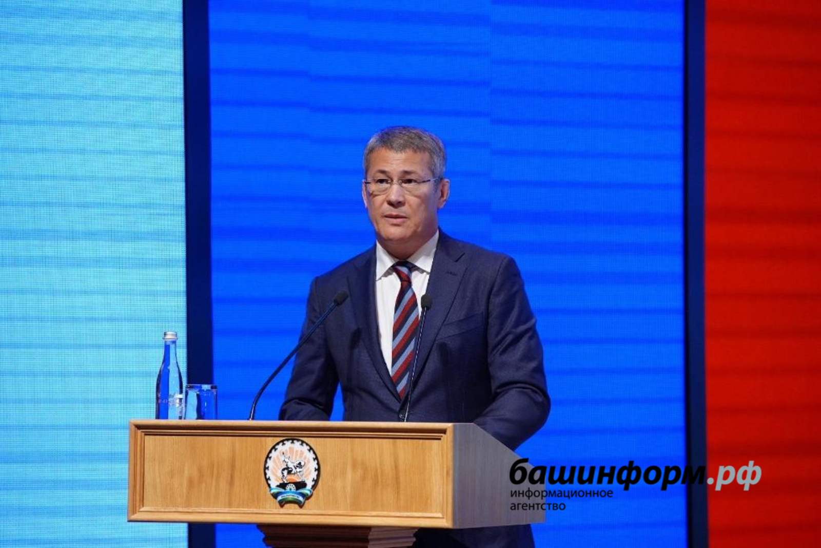 Глава Башкирии  заявил о готовности  увеличить премии для стобалльников