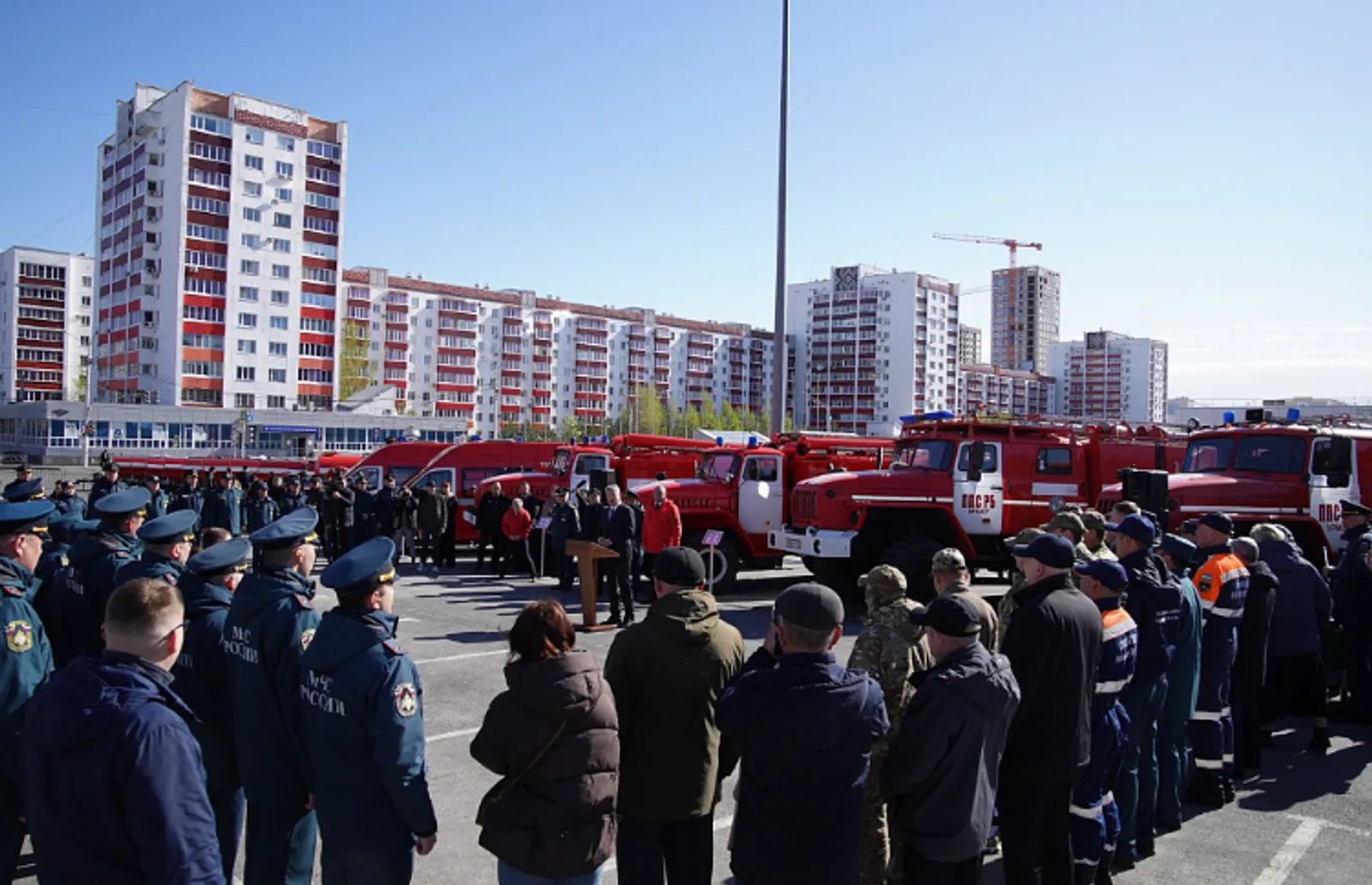 Радий Хабиров передал пожарным частям и добровольным командам 25 единиц техники