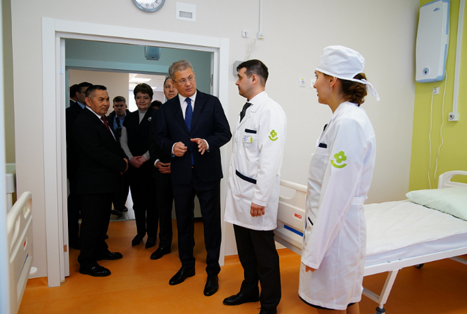 Радий Хабиров посетил новую детскую поликлинику в селе Аскарово