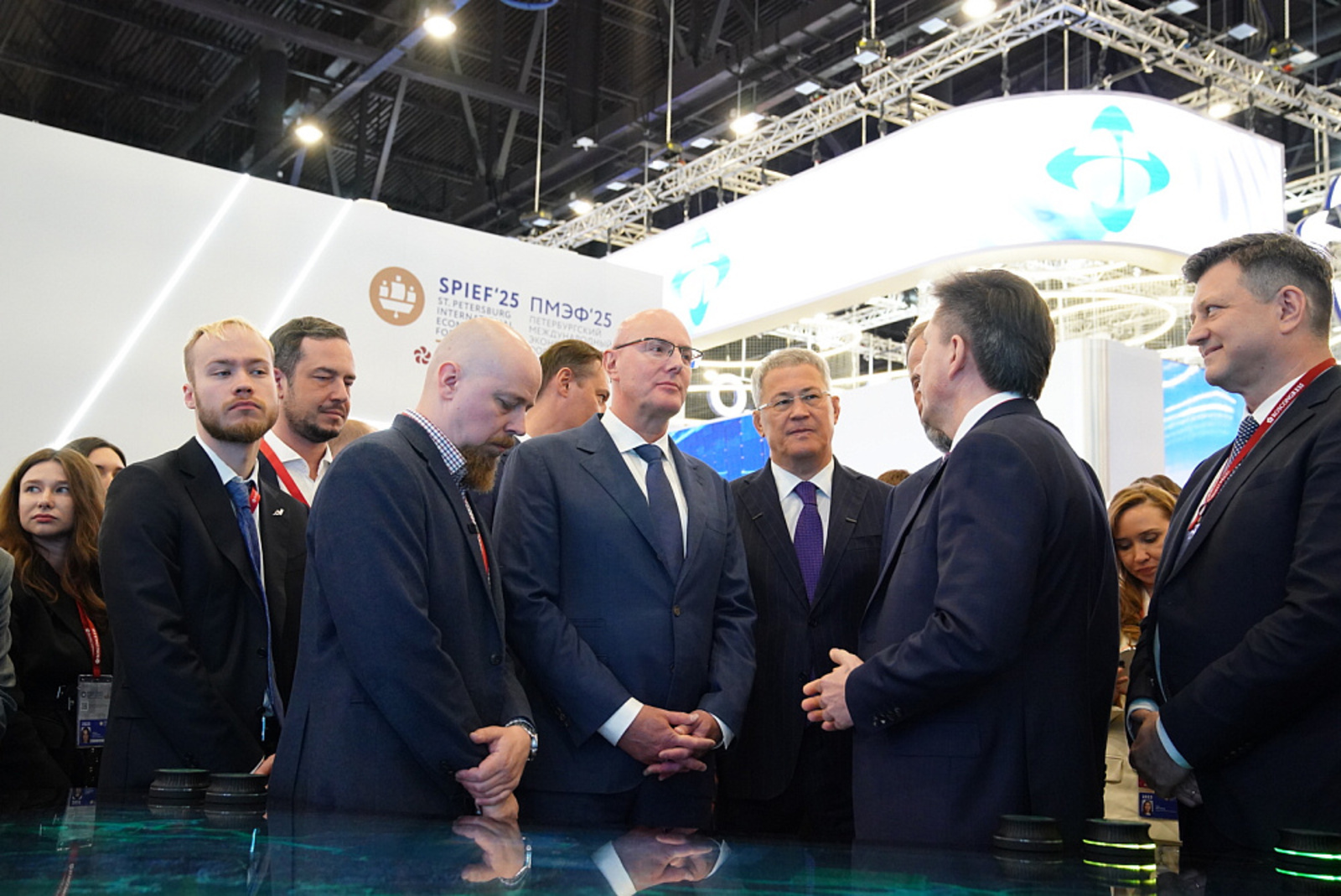 Дмитрию Чернышенко и Игорю Комарову представили проект Межвузовского кампуса