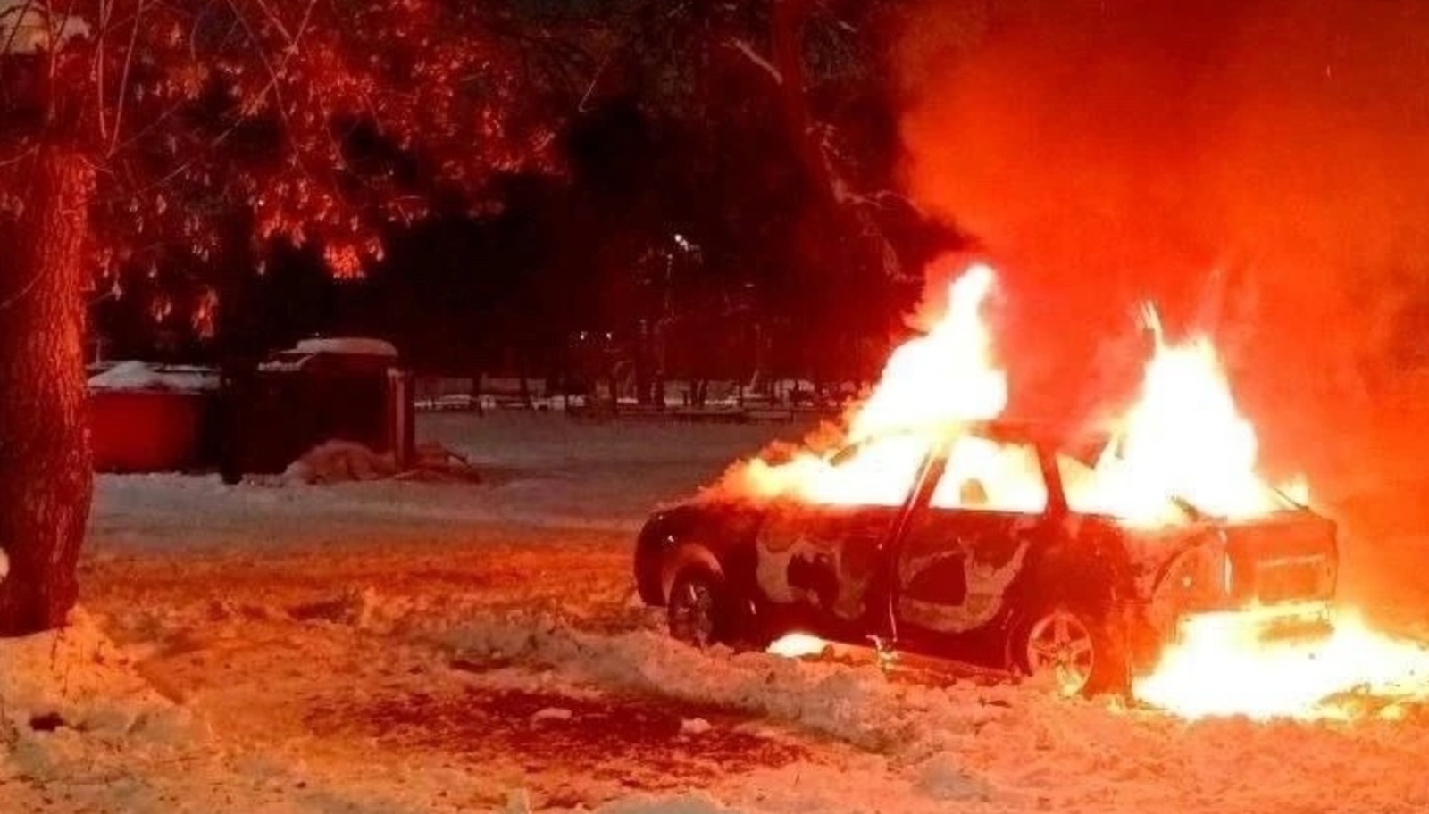 В Уфе ревнивый мужчина сжег иномарку бывшей возлюбленной