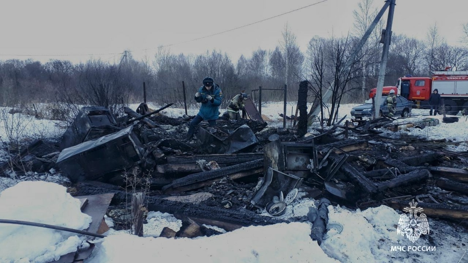 В Башкирии при пожаре в садовом доме сгорели женщина и ее ребенок