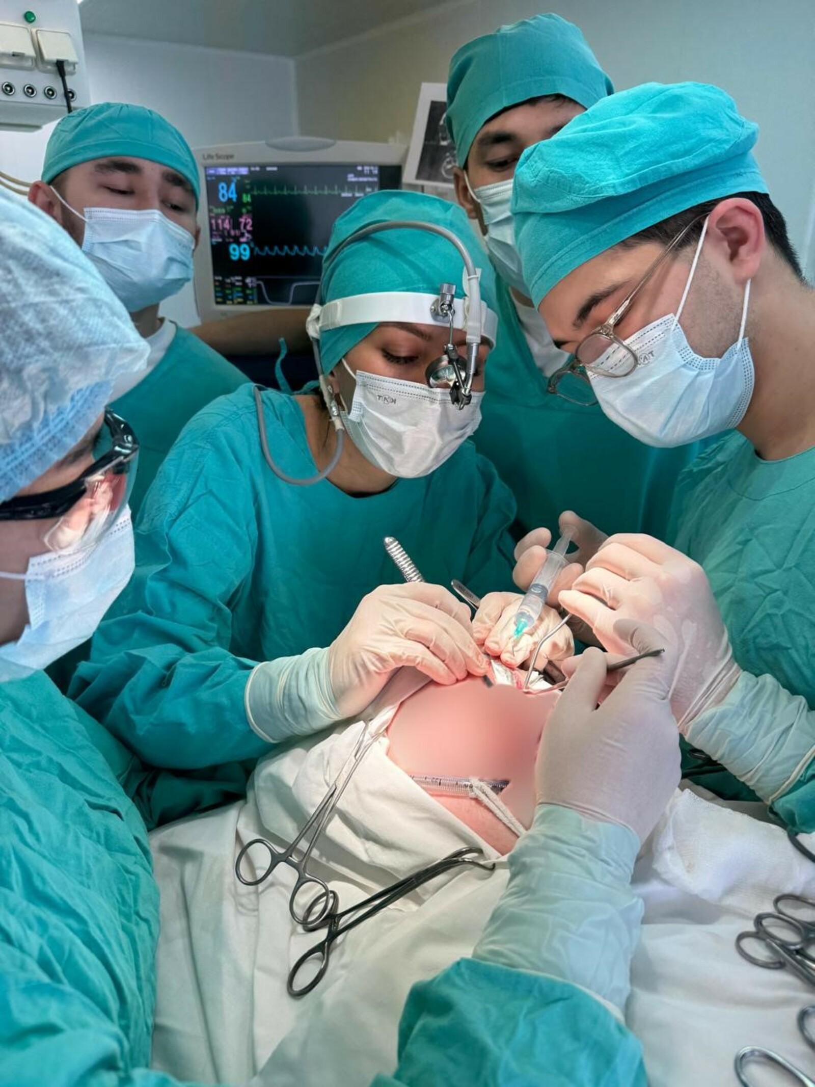 В Башкирии ученые и врачи помогли бойцу СВО восстановить стенки глазницы и лица