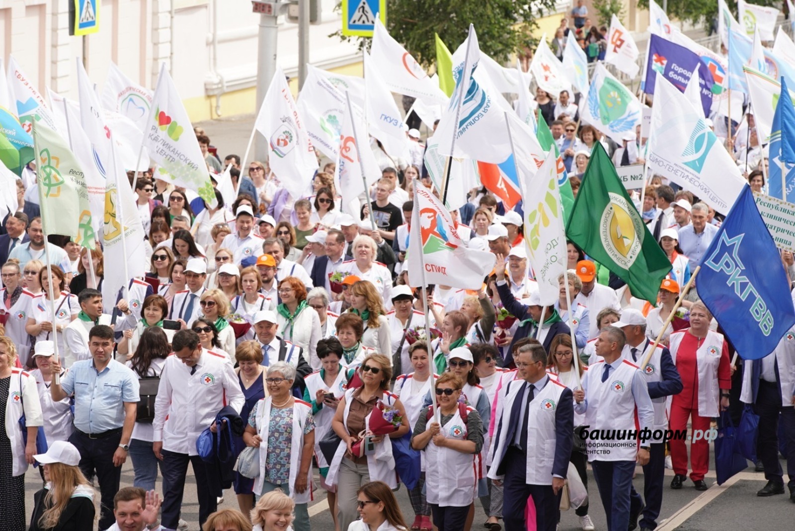 В столице Башкирии прошел парад медицинских работников
