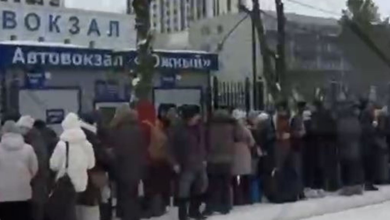 В Уфе массово эвакуируют студентов колледжей и посетителей автовокзала